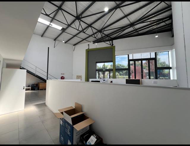 356M² SHOWROOM TO LET IN OLIVEDALE